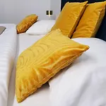 Mirka & Franck Aircon Clim, Apartment Chic, Garage & Parking Free Included *