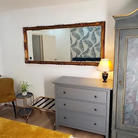 Апартаменты Mirka & Franck Aircon Clim, Chic, Parking Free, Avantages Packs Bookables *