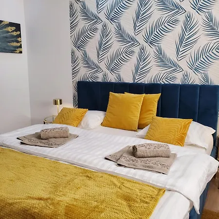Mirka & Franck Aircon Clim, Chic, Garage & Parking Free Included Apartment *